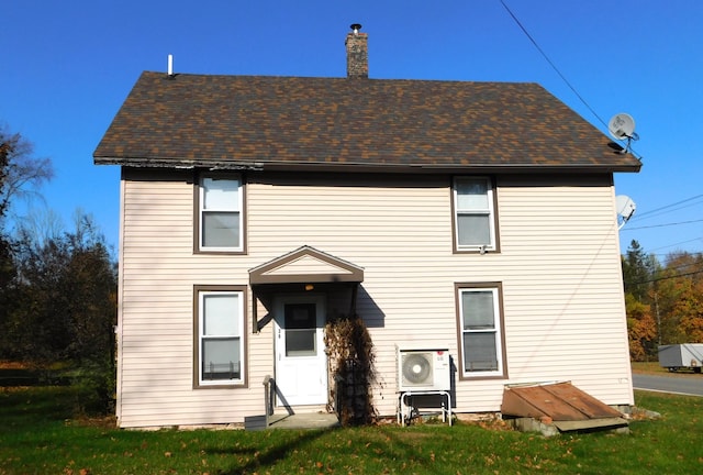 view of front of home featuring a front yard