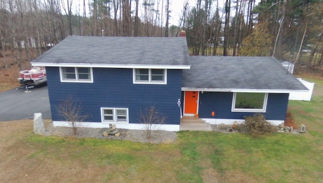 view of front of home featuring a front lawn