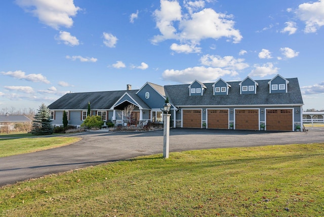 view of front of home featuring a front yard