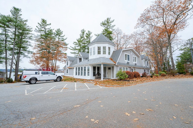 view of front of home with covered porch