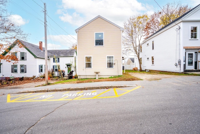 view of front property