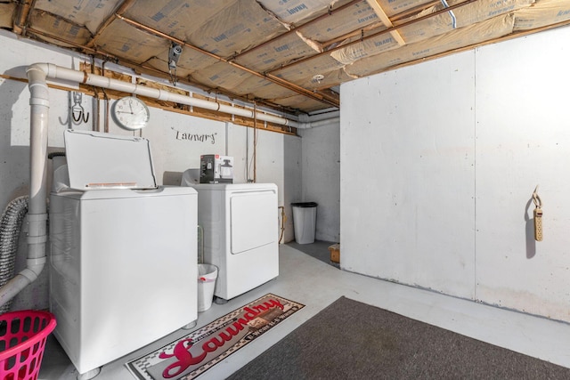 basement featuring washing machine and clothes dryer