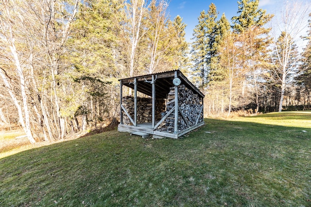 view of outdoor structure featuring a yard