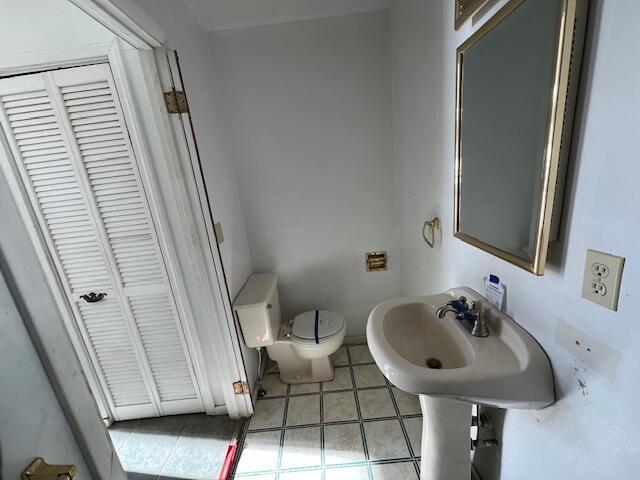 bathroom with toilet and sink