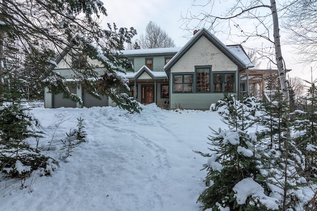 view of front facade featuring a garage