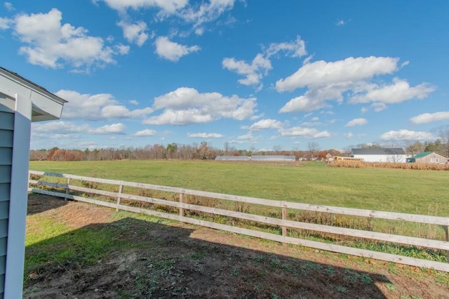 view of yard featuring a rural view