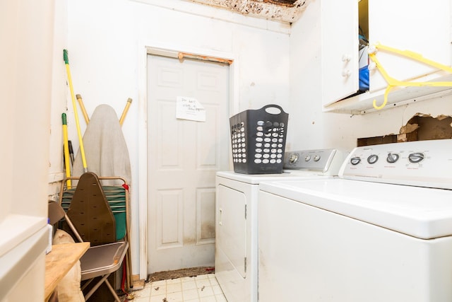 521 Main St, Sanford, ME 04083 - laundry room featuring washing machine and clothes dryer