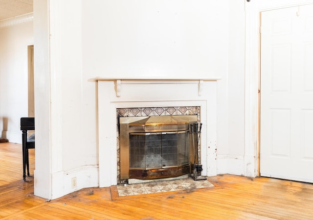 521 Main St, Sanford, ME 04083 - detailed view of a glass covered fireplace and wood finished floors
