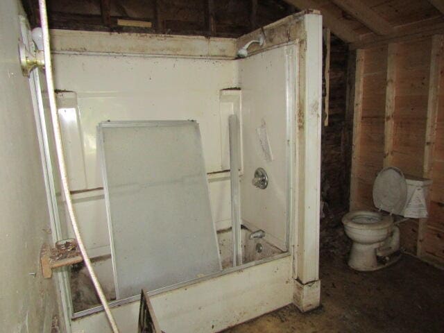 bathroom with toilet and shower / washtub combination