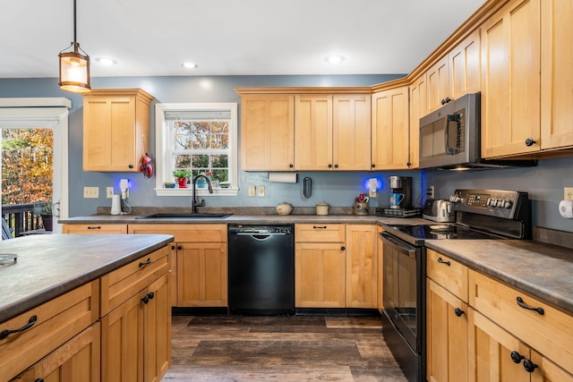 kitchen featuring sink, black appliances, light brown cabinets, dark hardwood / wood-style floors, and decorative light fixtures