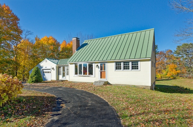 view of front of house with a front yard