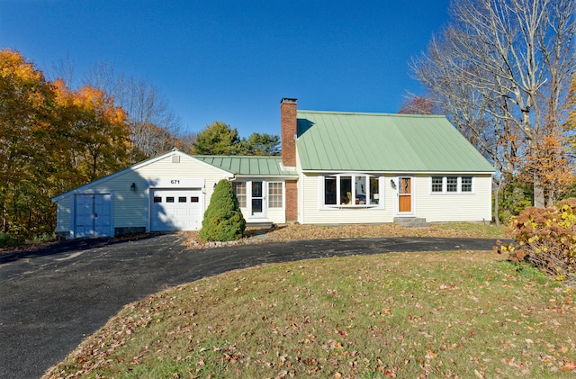 view of front of house featuring a front lawn and a garage