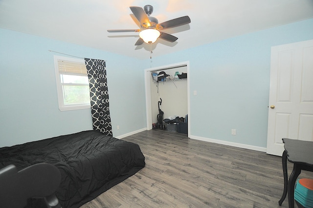 bedroom with dark hardwood / wood-style flooring and ceiling fan