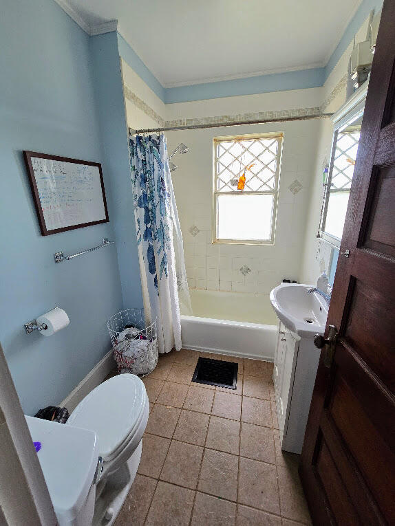 full bathroom featuring vanity, tile patterned floors, toilet, and shower / tub combo with curtain