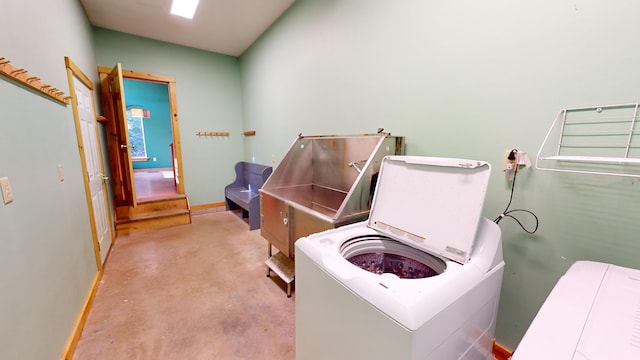 miscellaneous room with washer / dryer