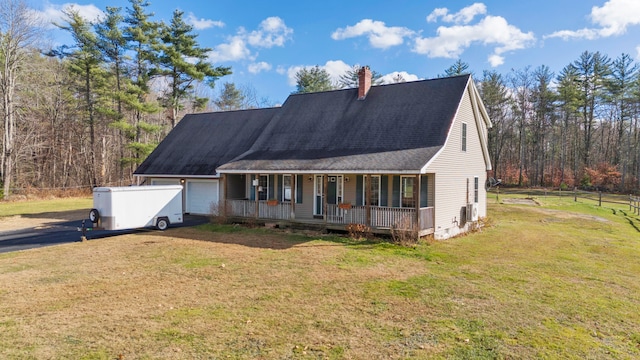 view of front facade featuring covered porch and a front yard