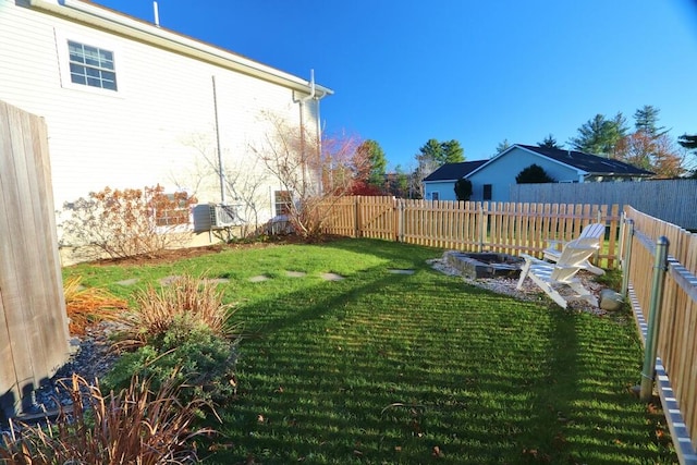 view of yard featuring a fire pit