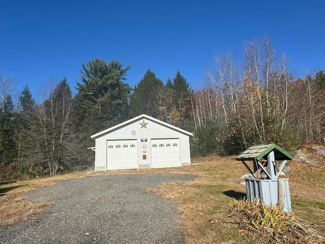 view of yard featuring an outbuilding and a garage