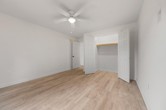 unfurnished bedroom featuring light wood-type flooring, ceiling fan, and a closet