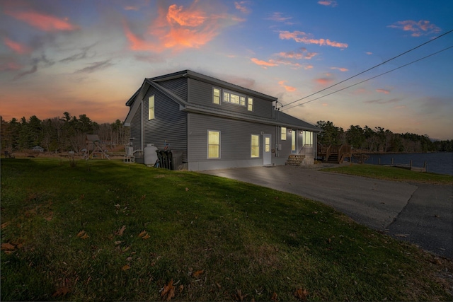 view of front of home featuring a lawn