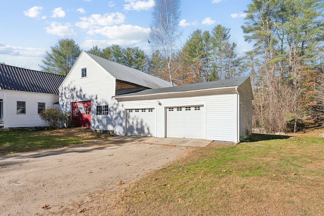 view of front of home featuring a garage and a front yard