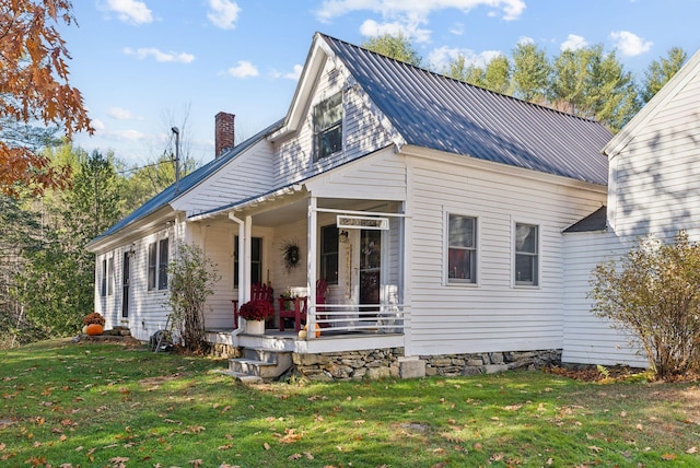 view of front of property with a porch and a front yard