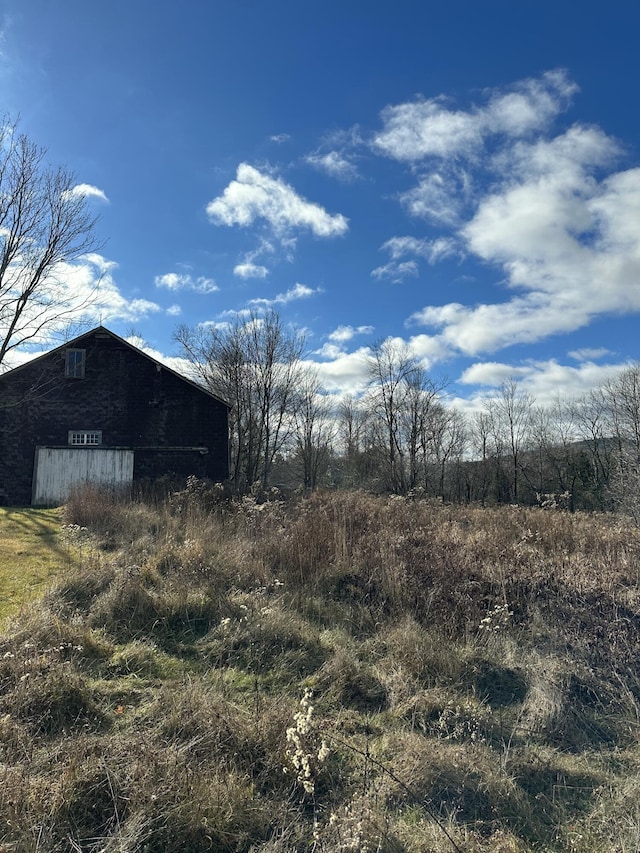 view of yard with an outbuilding and a barn