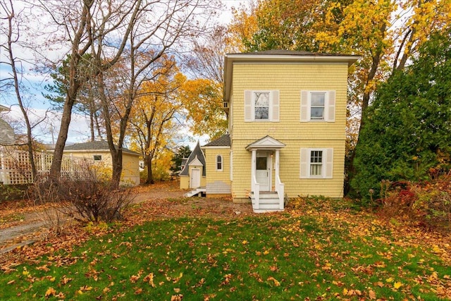 view of front of house featuring a front yard