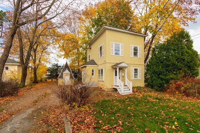 view of front of home featuring a front lawn