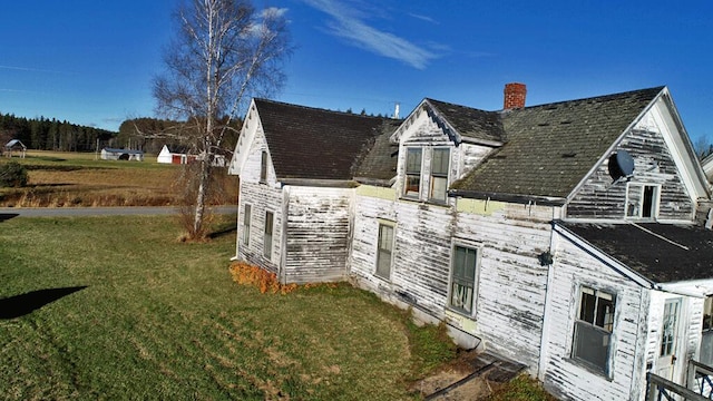 view of side of property featuring a yard