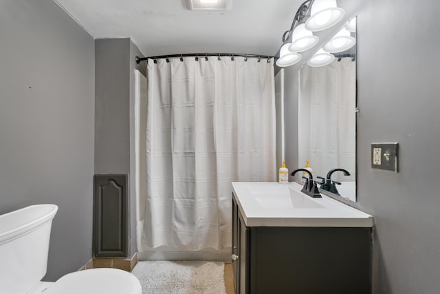 full bathroom featuring a shower with curtain, visible vents, vanity, and toilet