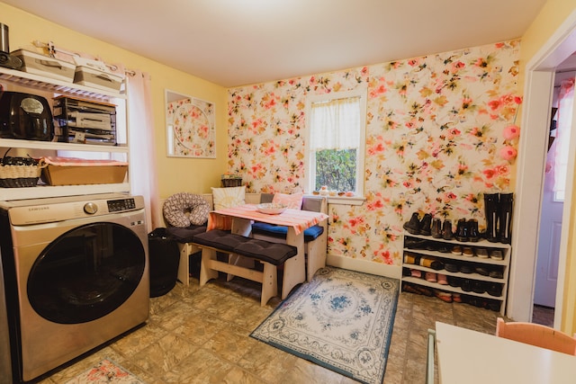 laundry area with washer / clothes dryer