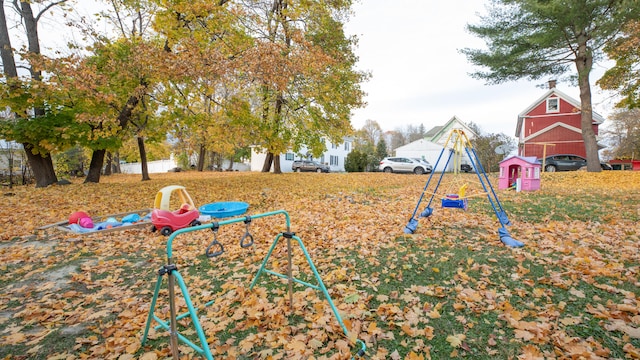 view of yard with an outdoor structure