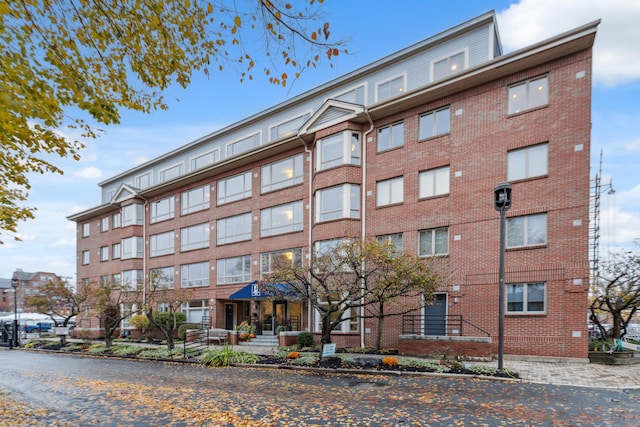 Listing photo 2 for 719 Chandlers Wharf Unit 719, Portland ME 04101