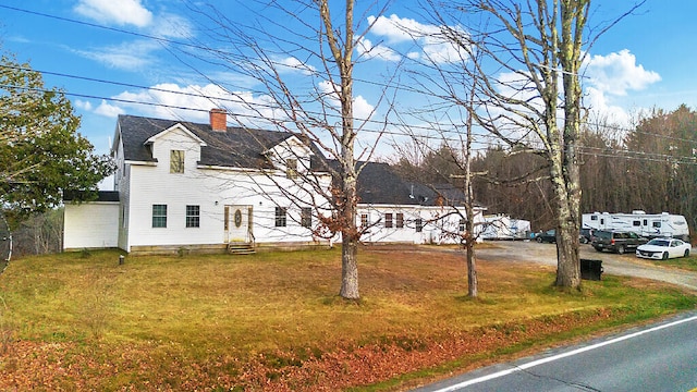 view of front of house with a front lawn