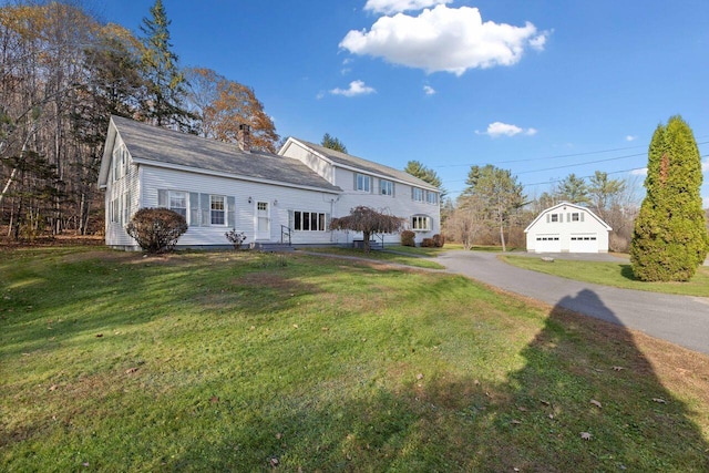 view of front of home featuring a front yard