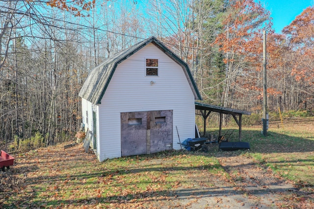 view of outbuilding with a yard