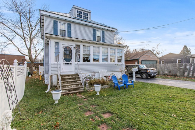 view of front of house featuring a front yard