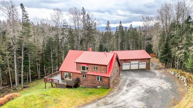 view of front of home featuring a wooden deck and a front lawn