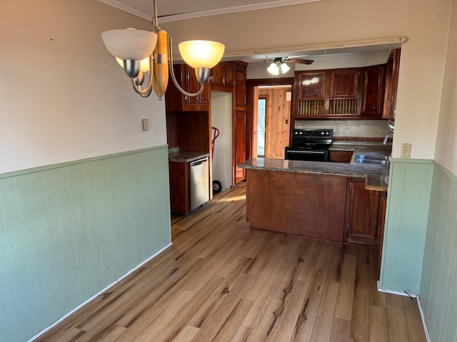 kitchen with dishwasher, black electric range oven, sink, light wood-type flooring, and kitchen peninsula