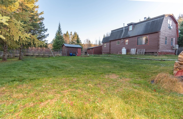 view of yard with an outdoor structure