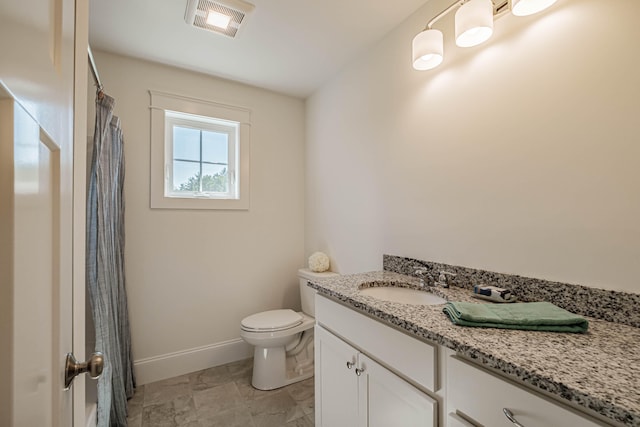 bathroom featuring a shower with curtain, vanity, and toilet