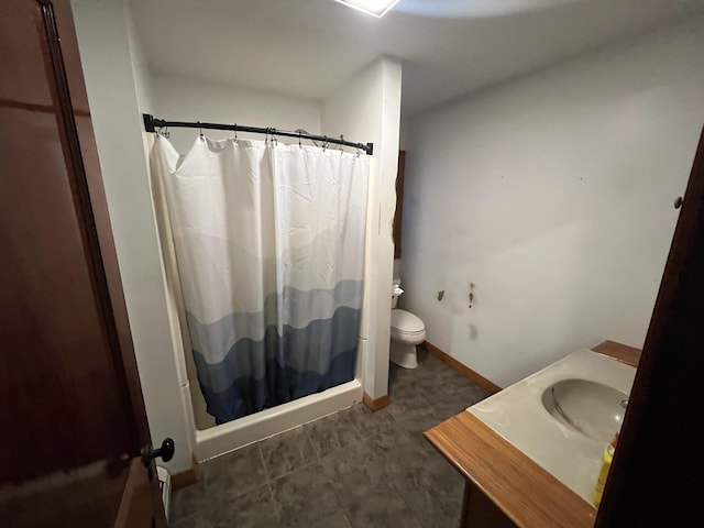 23 Hillcrest Ave, Millinocket, ME 04462 - full bathroom with toilet, vanity, a shower with curtain, and baseboards
