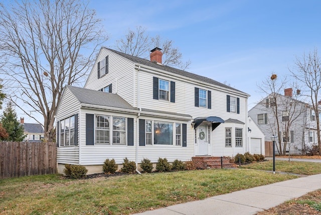 view of front of home featuring a front lawn