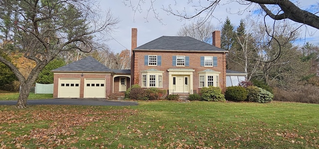 view of front of house featuring a garage and a front yard