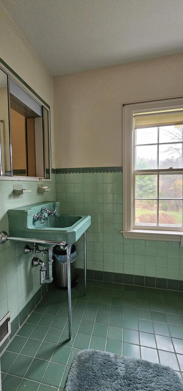 bathroom with tile patterned floors, a textured ceiling, and tile walls