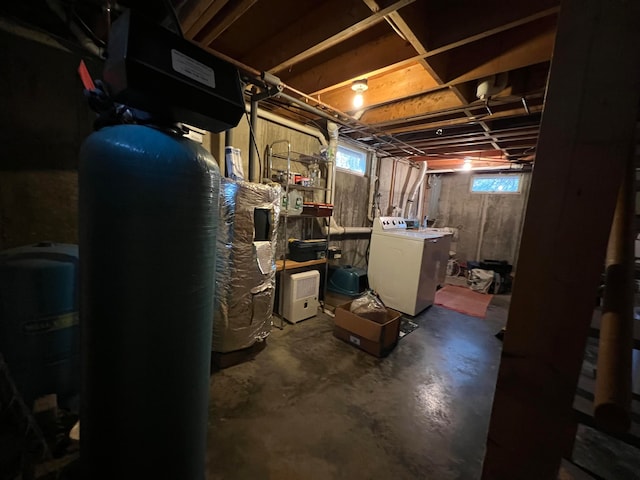 basement featuring washer and clothes dryer