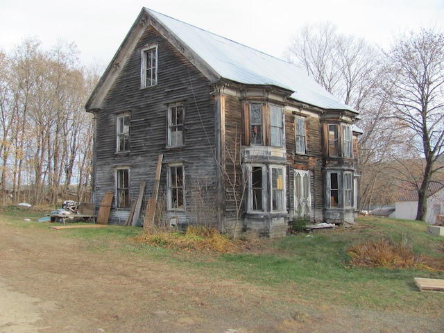 view of side of property with a lawn