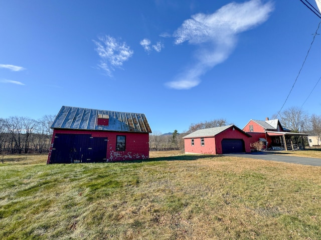 view of yard with a garage and an outdoor structure