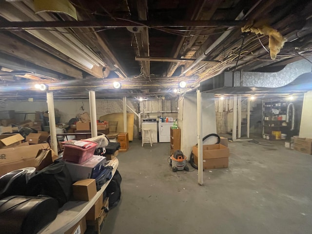 basement with washing machine and dryer